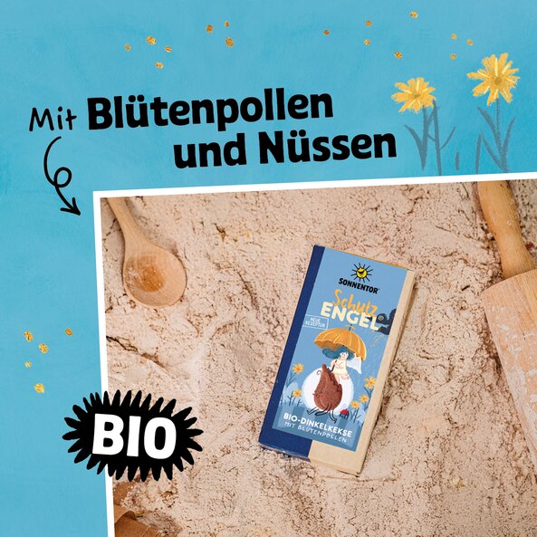 Schutzengel Kekse von Sonnentor auf Mehl mit Holzlöffeln, Text "Mit Blütenpollen und Nüssen" und "Bio"