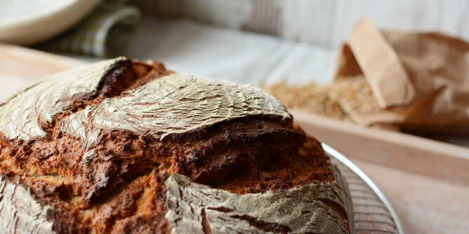 Brot | © SONNENTOR Auf dem Foto ist ein Laib Brot zu sehen. | © SONNENTOR