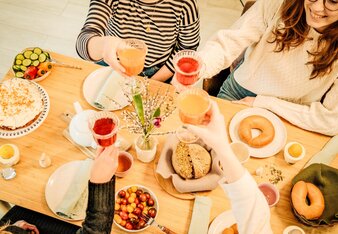 Zaubere dir einen Osterbrunch mit vielen tollen Rezepten und Tipps | © SONNENTOR